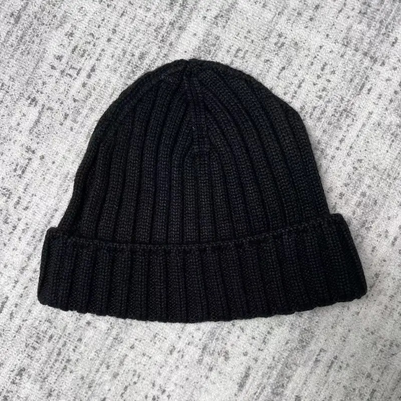 Однотонная вязаная шапка-бини  – обзор и цена Beanie Cuffed Knit